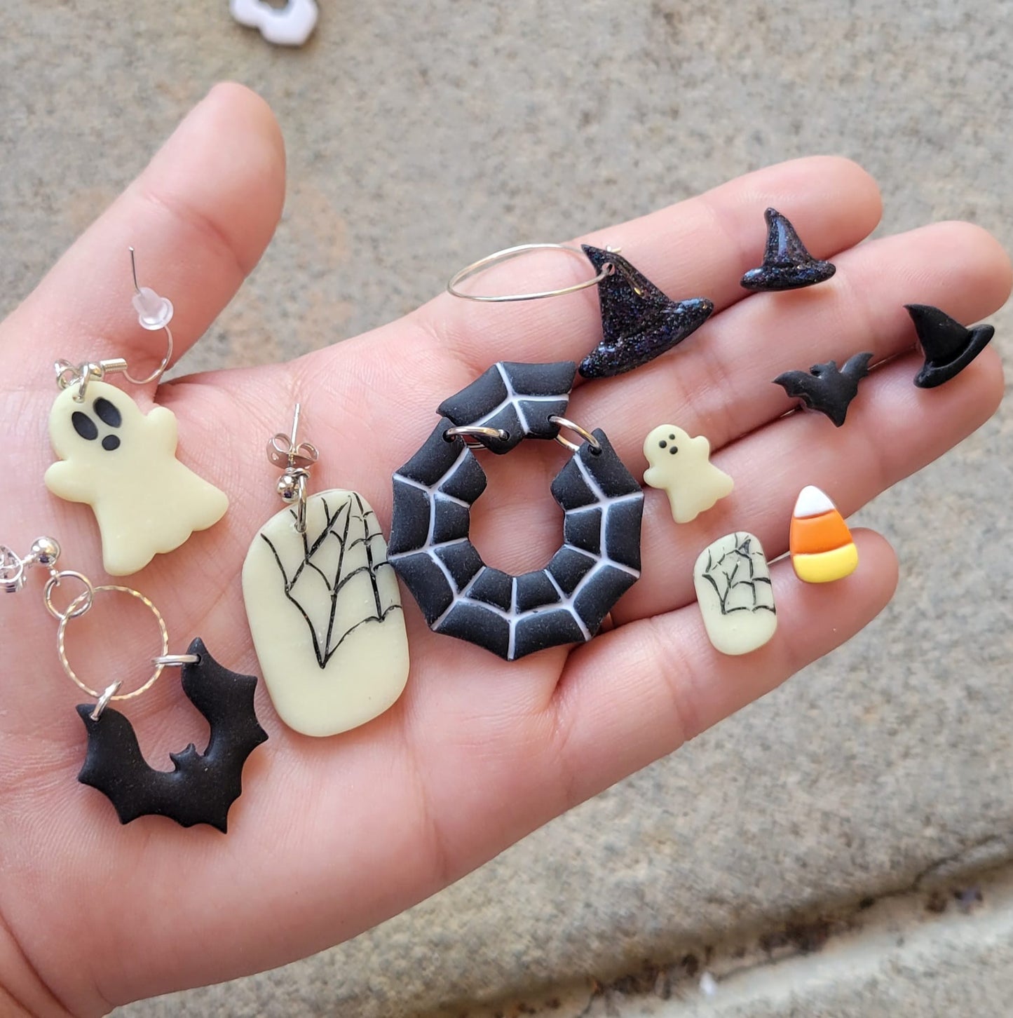 Glow in the Dark Spiderweb Studs